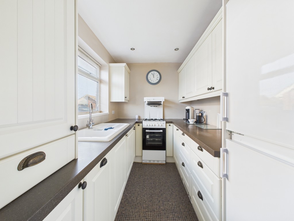 2 bed semi-detached bungalow to rent in Shepherds Way, Horsham - Property Image 2