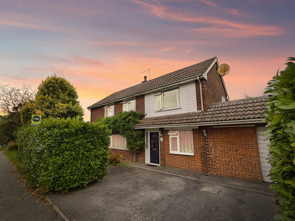 4 bed detached house for sale in Lambs Farm Road, Horsham