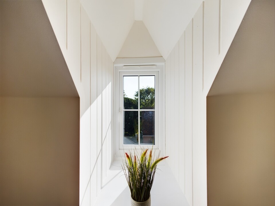 2 bed apartment for sale in Church Street, Warnham, Horsham  - Property Image 5