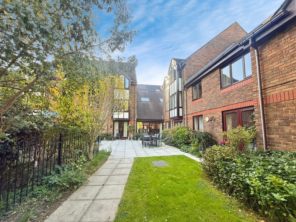 1 bed apartment for sale in Jasmine Court, Horsham  - Property Image 16