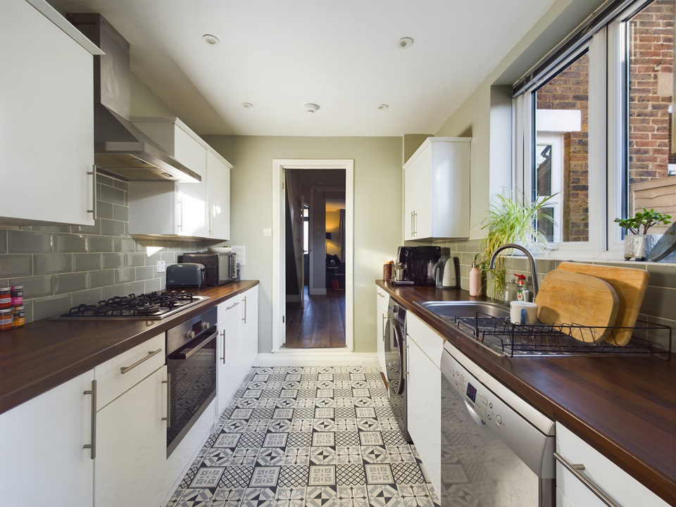 3 bed terraced house for sale in Oakhill Road, Horsham  - Property Image 6