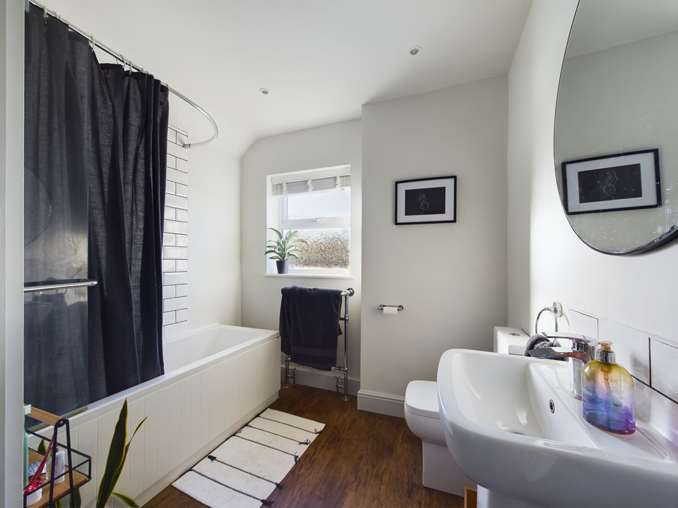 3 bed terraced house for sale in Oakhill Road, Horsham  - Property Image 9