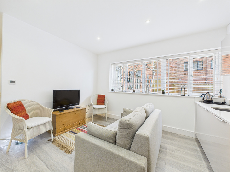 Studio flat for sale in North Street, Horsham  - Property Image 4