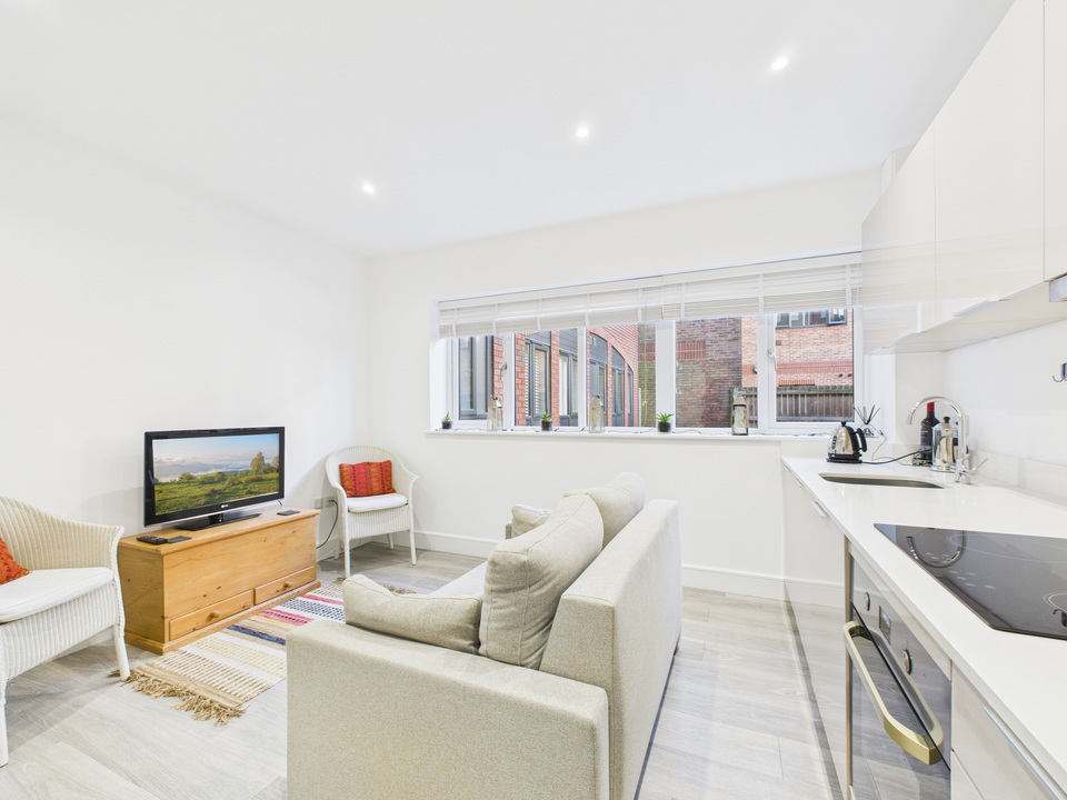 Studio flat for sale in North Street, Horsham  - Property Image 3