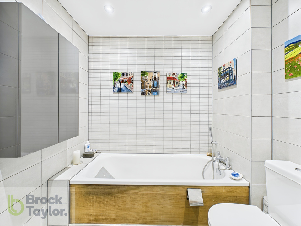 2 bed semi-detached bungalow for sale in Queens Road, Haywards Heath  - Property Image 17