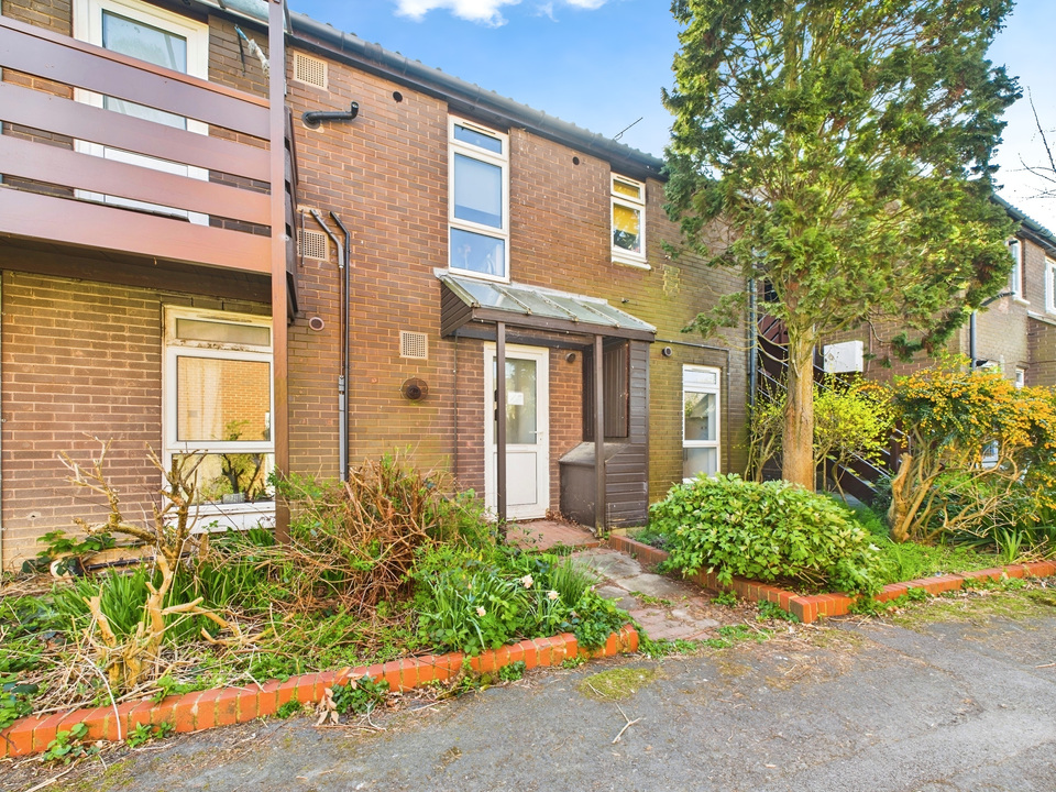 1 bed maisonette for sale in Serrin Way, Horsham - Property Image 1