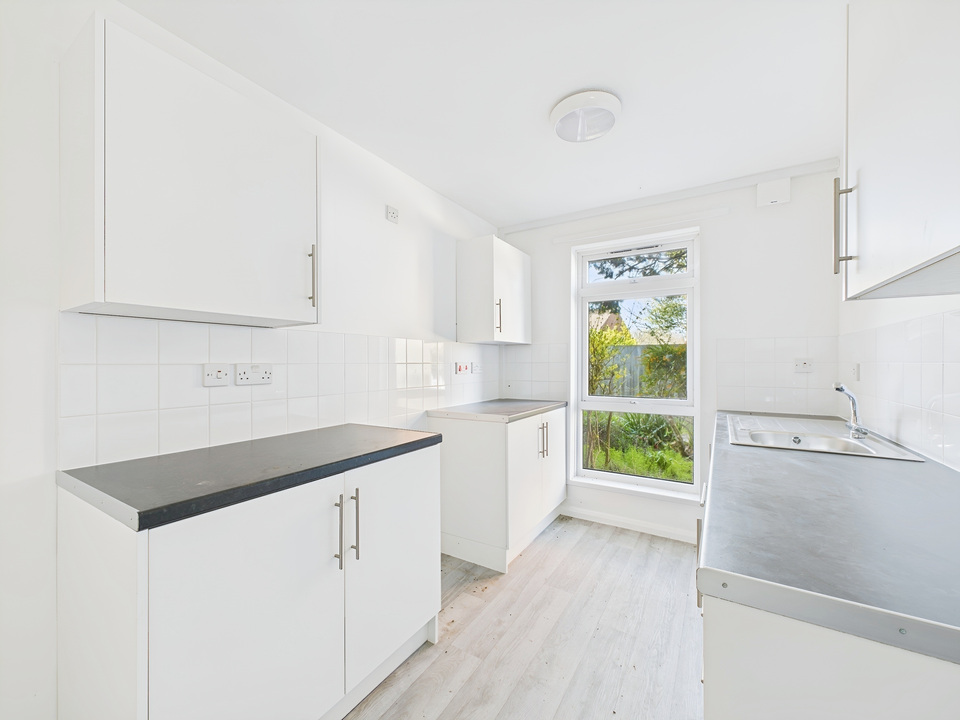 1 bed maisonette for sale in Serrin Way, Horsham - Property Image 3