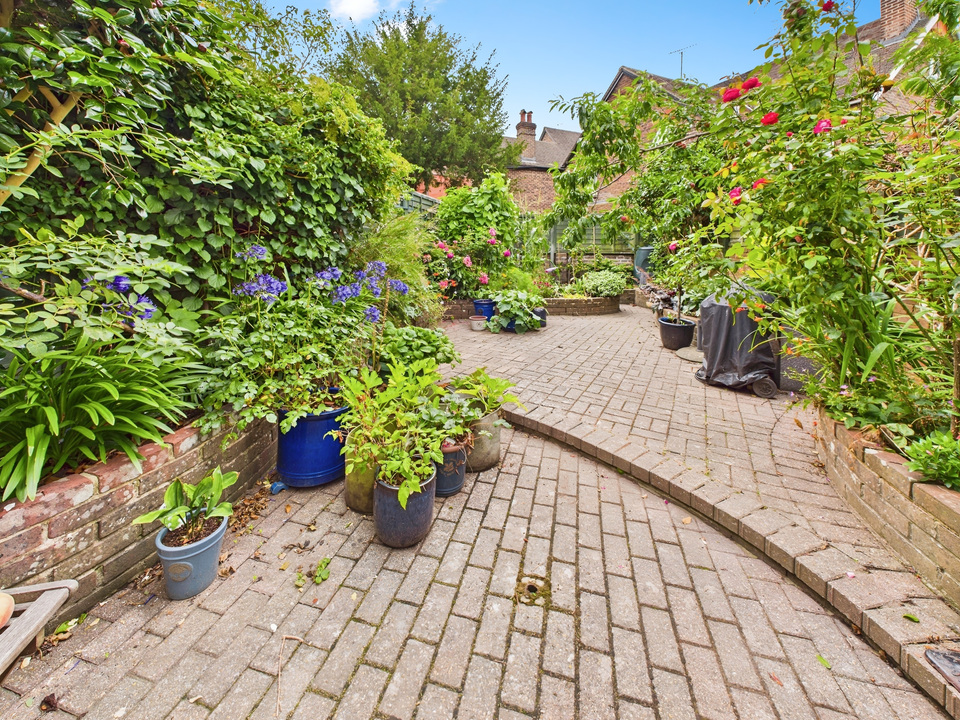 3 bed terraced house for sale in Denne Road, Horsham  - Property Image 9