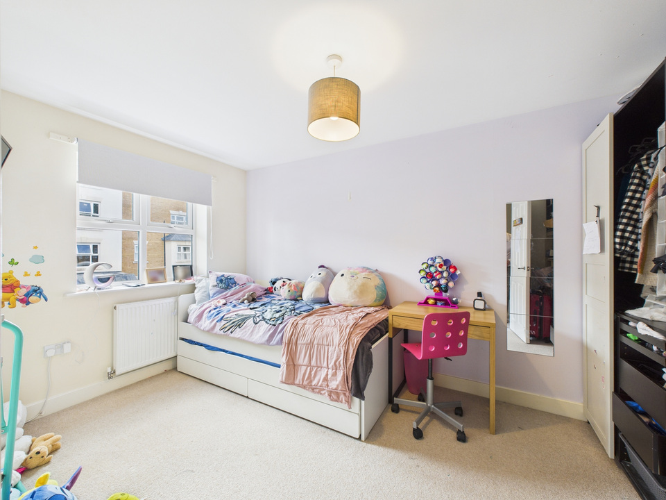 3 bed end of terrace house for sale in Olive Close, Horsham  - Property Image 5