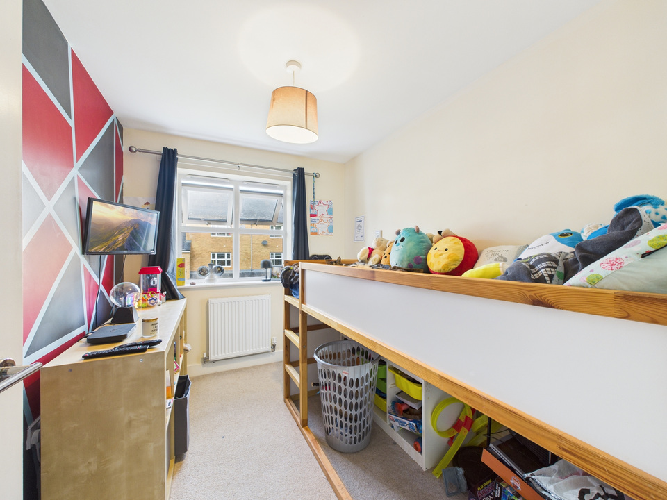 3 bed end of terrace house for sale in Olive Close, Horsham  - Property Image 6