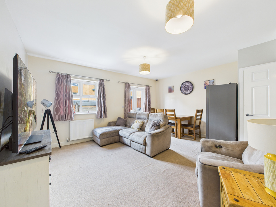 3 bed end of terrace house for sale in Olive Close, Horsham  - Property Image 8