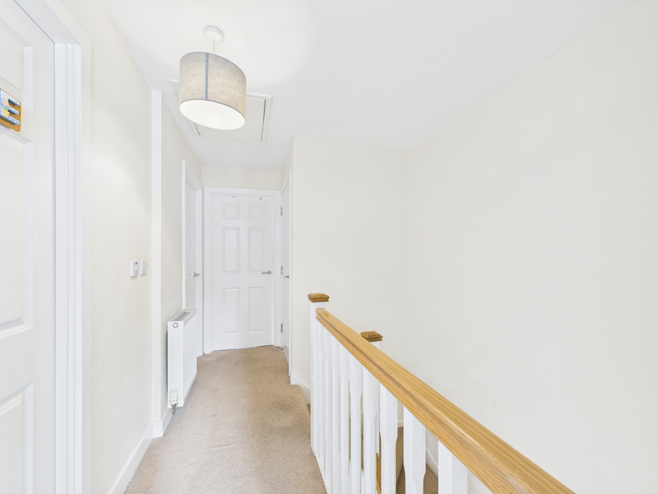 3 bed end of terrace house for sale in Olive Close, Horsham  - Property Image 13