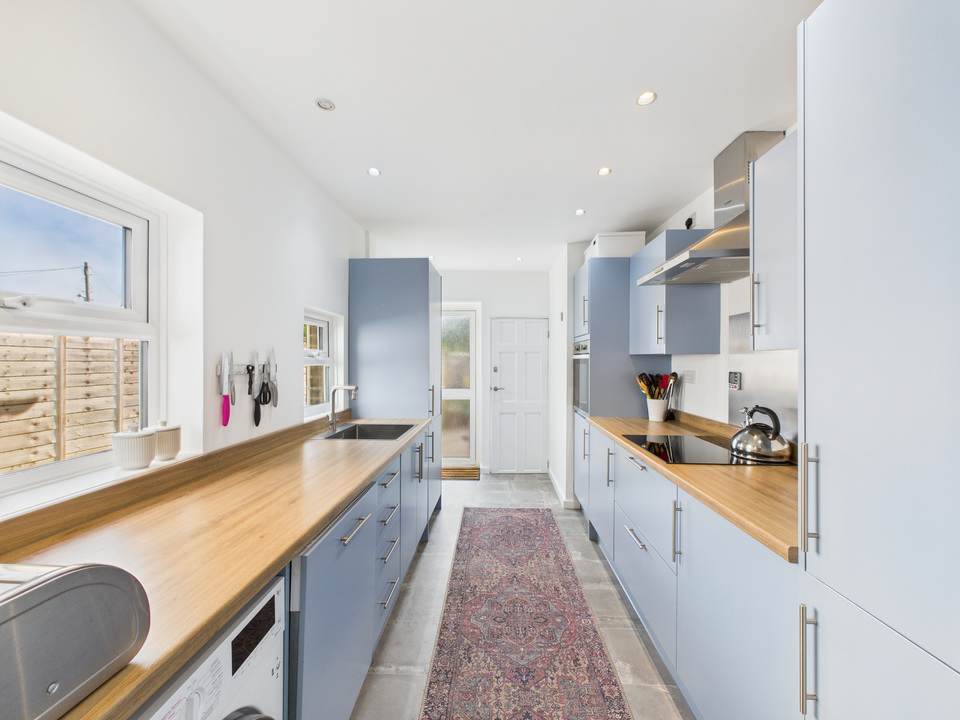 3 bed semi-detached house for sale in Denne Parade, Horsham - Property Image 4