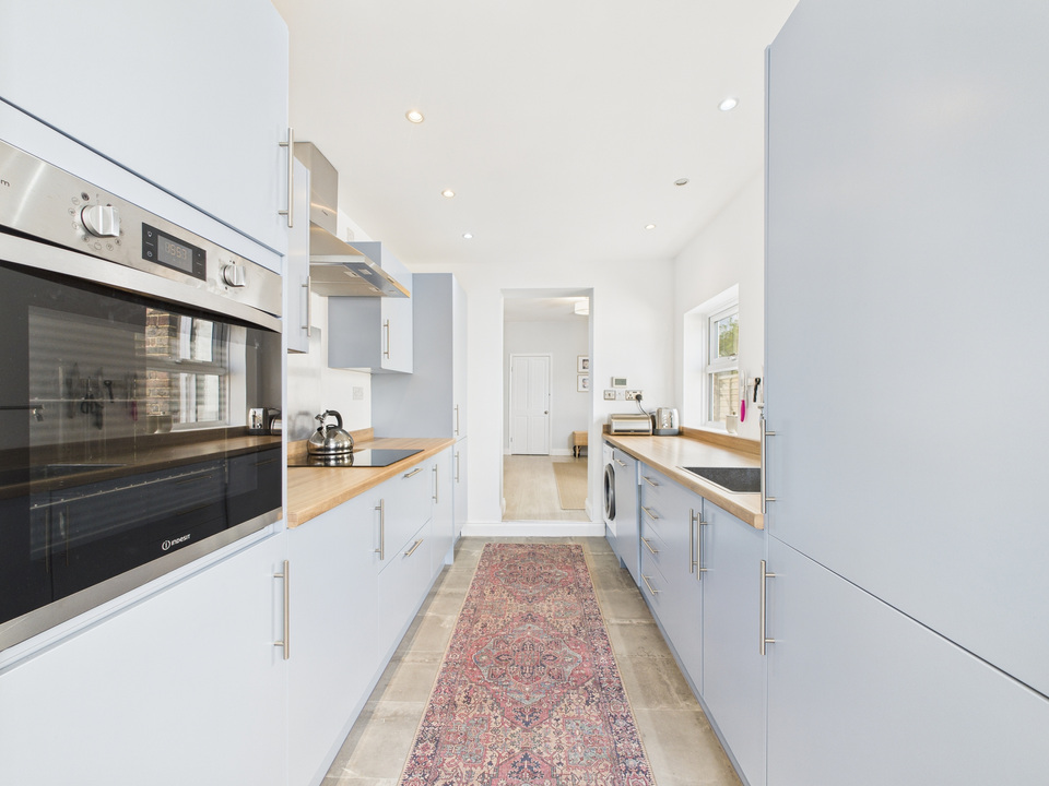 3 bed semi-detached house for sale in Denne Parade, Horsham - Property Image 5