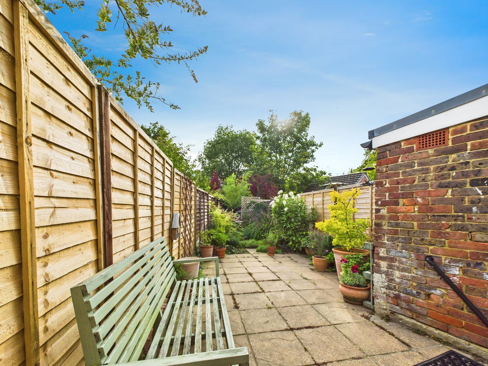 3 bed semi-detached house for sale in Denne Parade, Horsham - Property Image 14