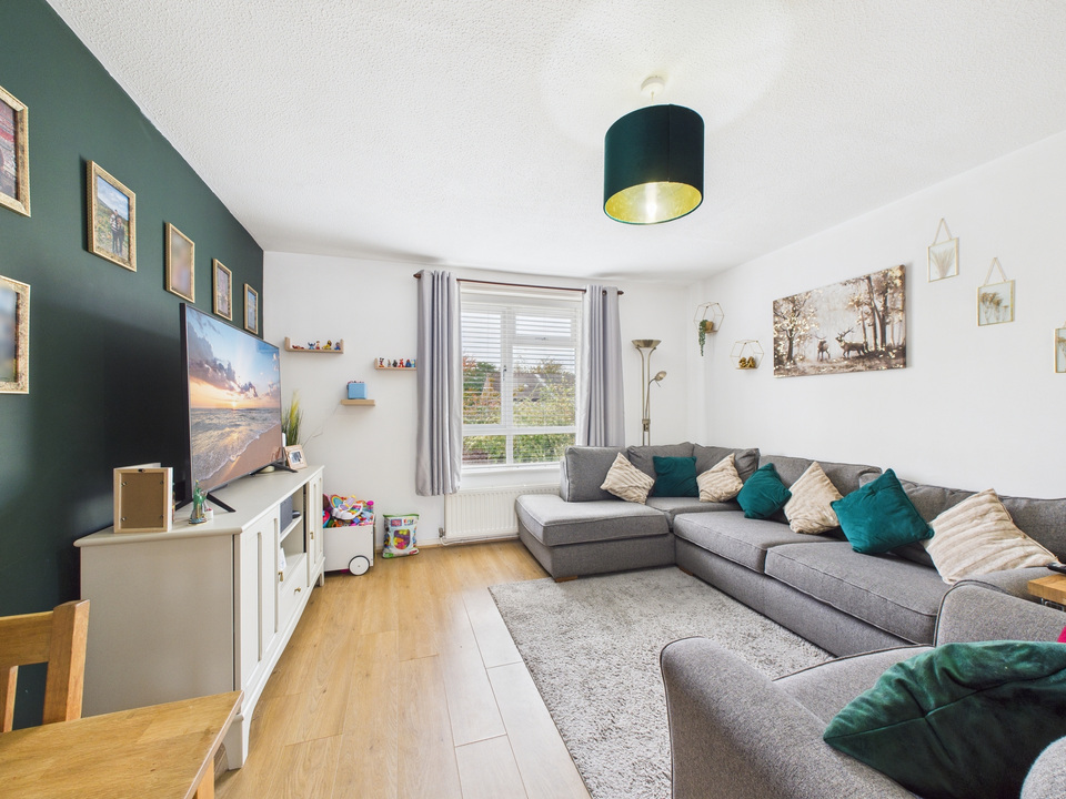 2 bed maisonette for sale in Roebuck Close, Horsham  - Property Image 2