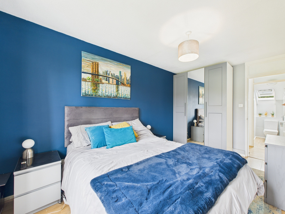 2 bed maisonette for sale in Roebuck Close, Horsham  - Property Image 4