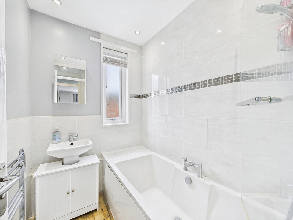 2 bed maisonette for sale in Roebuck Close, Horsham  - Property Image 6