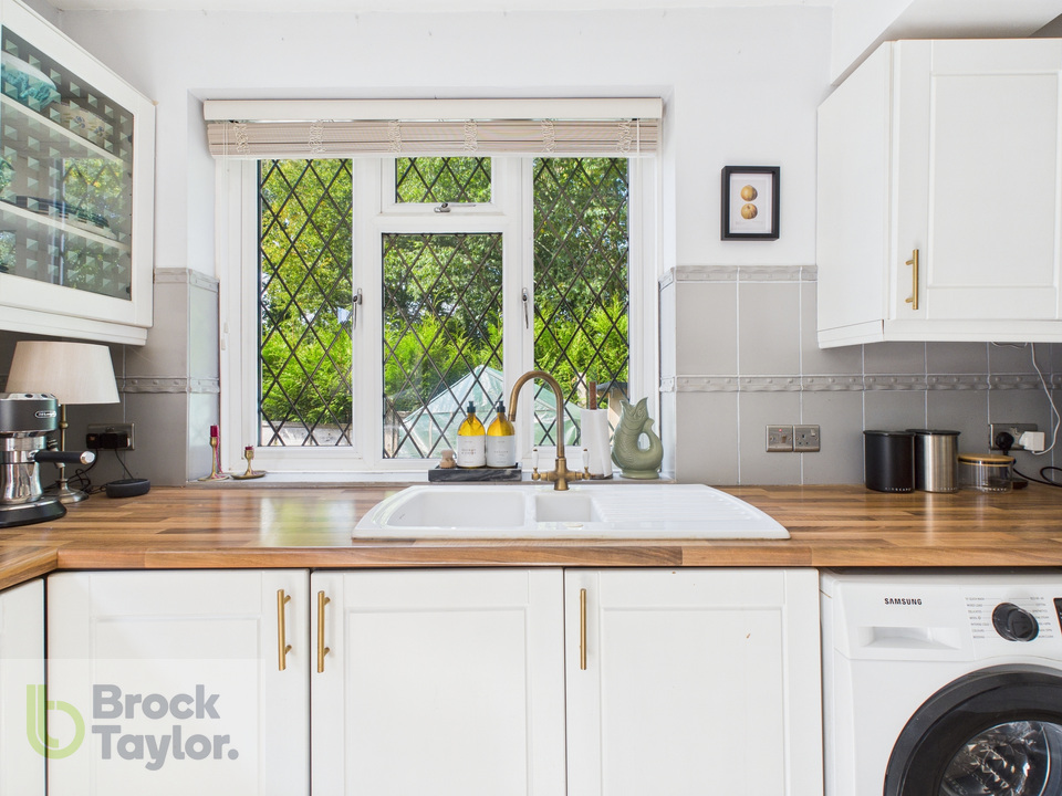 3 bed semi-detached house for sale in Coopers Wood, London Road, Handcross  - Property Image 9