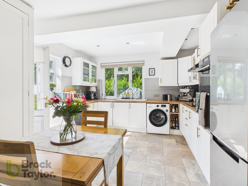 3 bed semi-detached house for sale in Coopers Wood, London Road, Handcross  - Property Image 10