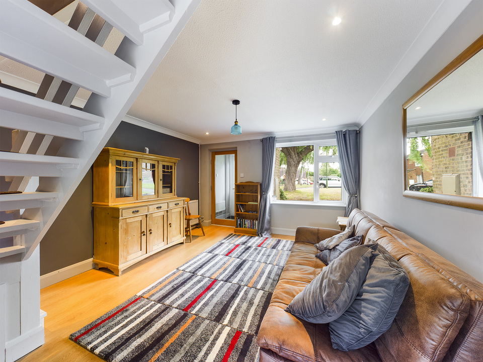 2 bed end of terrace house for sale in Naldrett Close, Horsham - Property Image 2