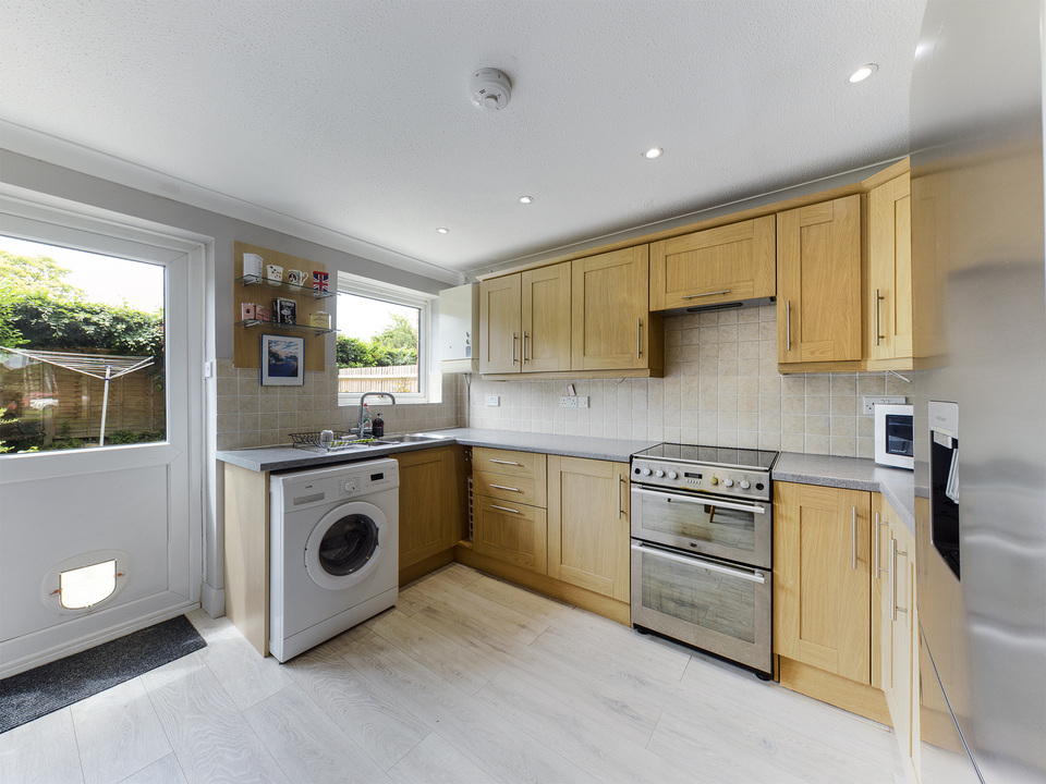 2 bed end of terrace house for sale in Naldrett Close, Horsham - Property Image 8