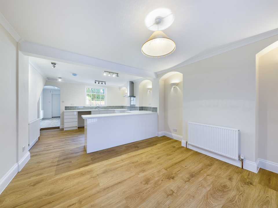 3 bed town house for sale in London Road, Horsham