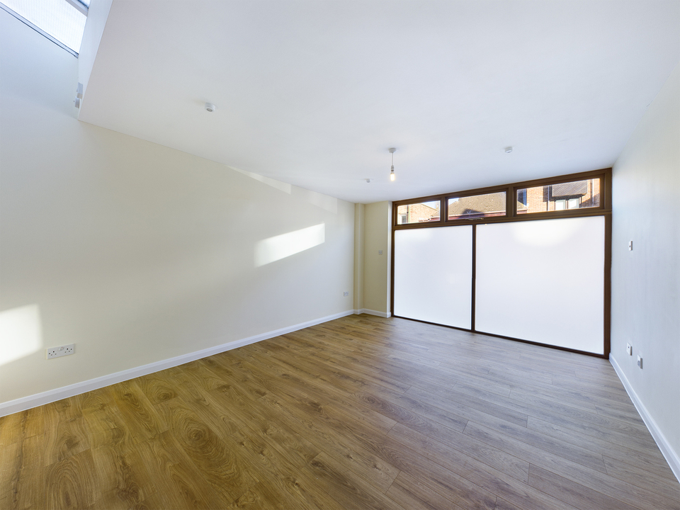 3 bed town house for sale in London Road, Horsham  - Property Image 5