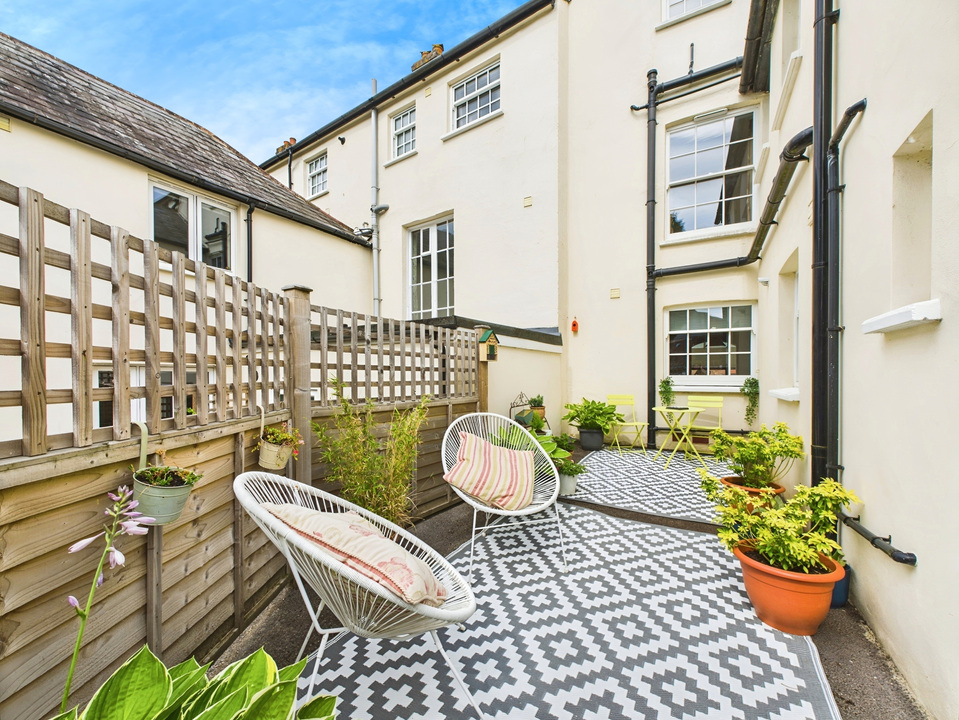 3 bed town house for sale in London Road, Horsham  - Property Image 2