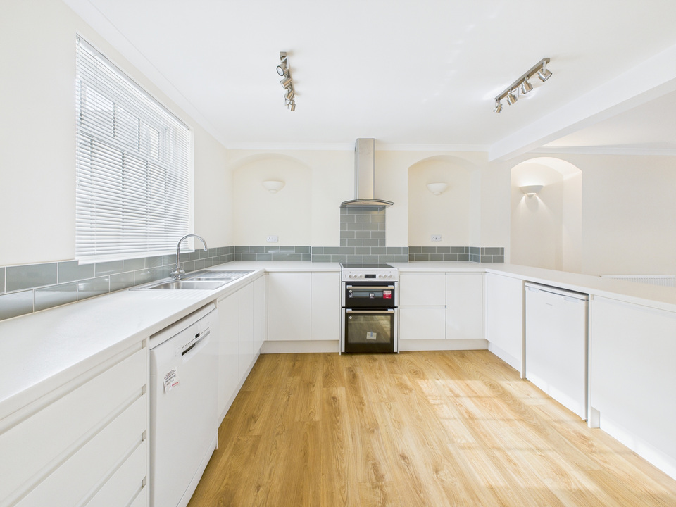 3 bed town house for sale in London Road, Horsham  - Property Image 6