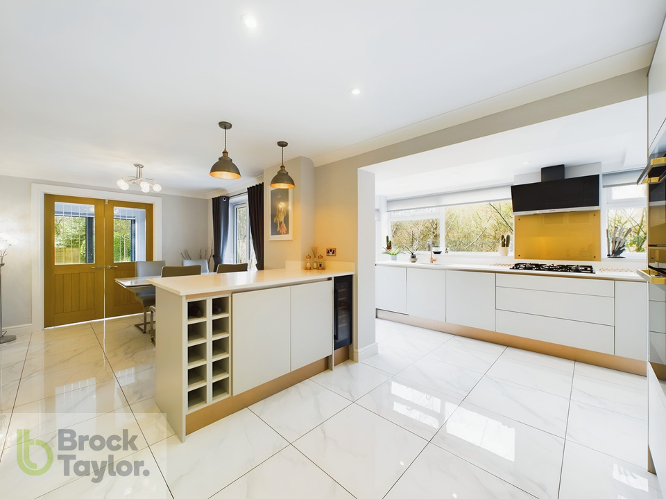 4 bed barn conversion for sale in Sunnywood Drive, Haywards Heath  - Property Image 10