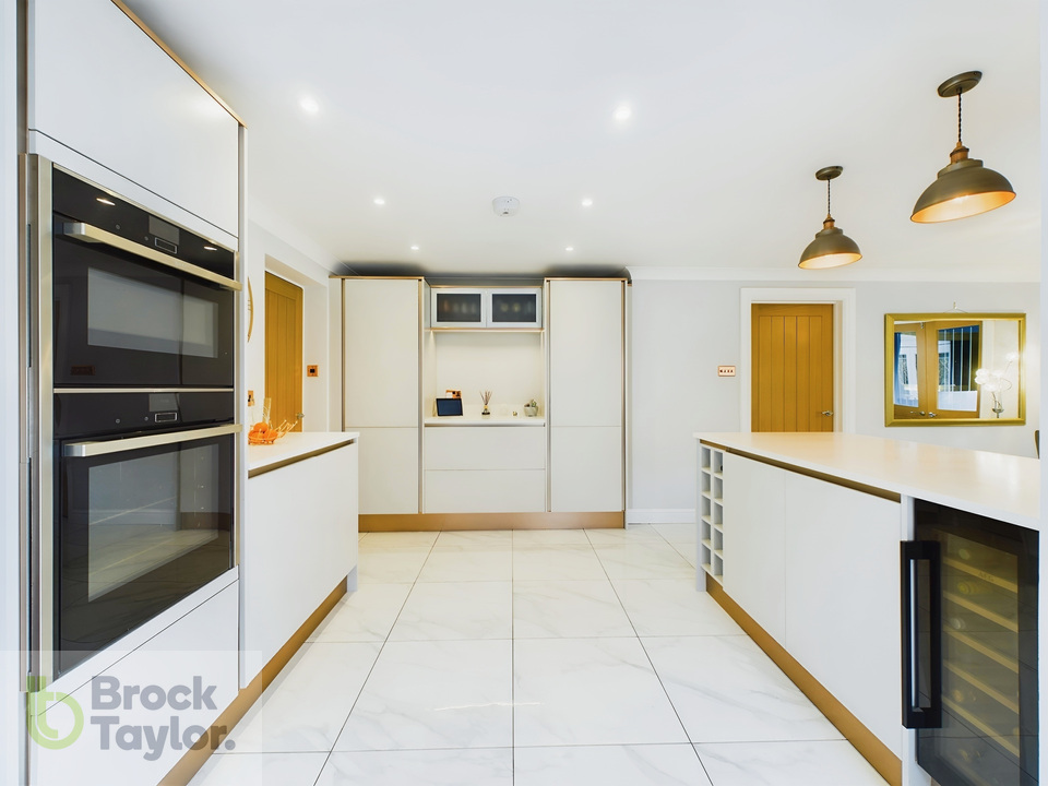 4 bed barn conversion for sale in Sunnywood Drive, Haywards Heath  - Property Image 12