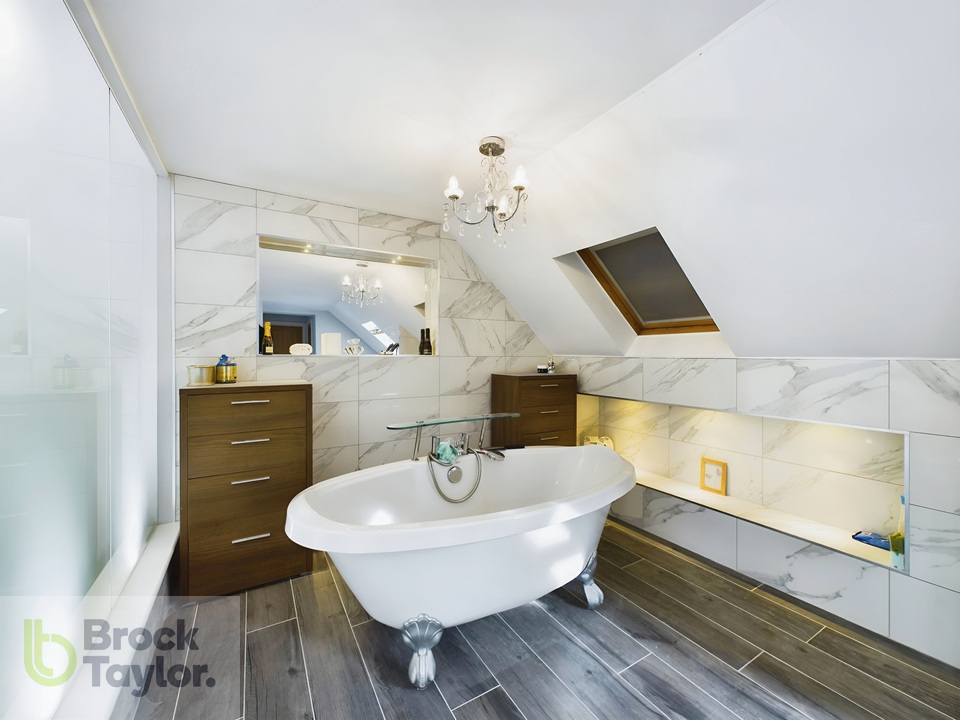 4 bed barn conversion for sale in Sunnywood Drive, Haywards Heath  - Property Image 17