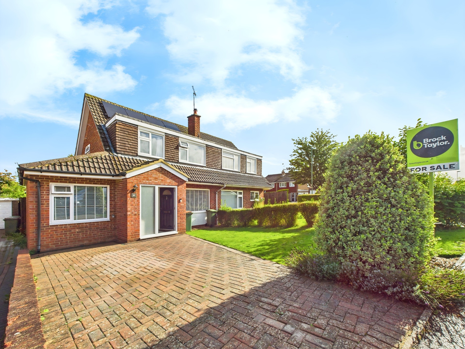 4 bed semi-detached house for sale in Heath Way, Horsham - Property Image 1