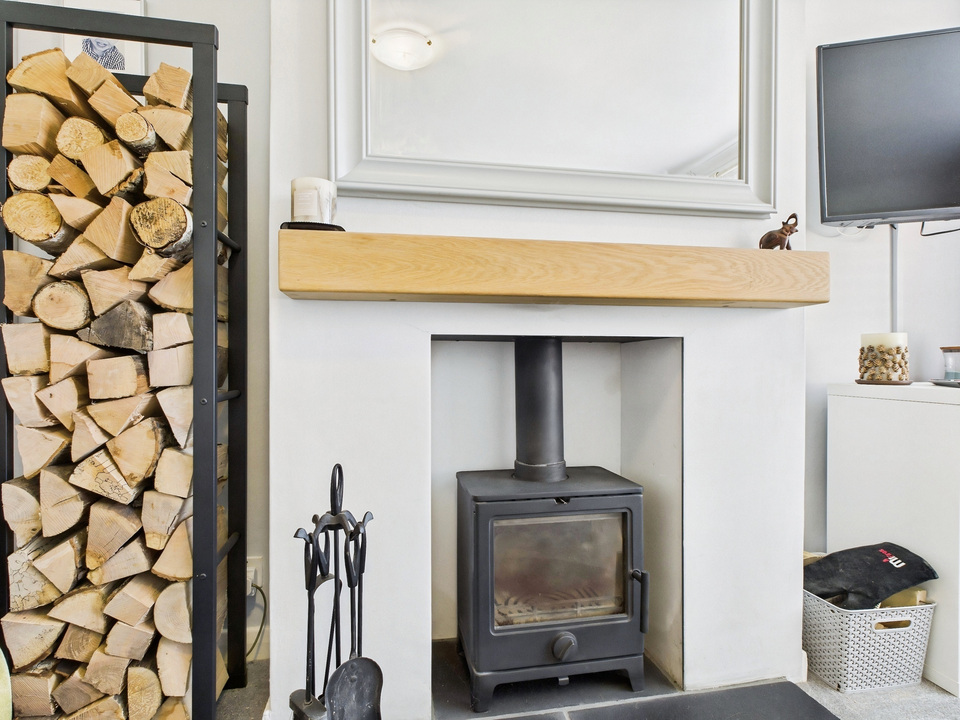 4 bed semi-detached house for sale in Heath Way, Horsham  - Property Image 2