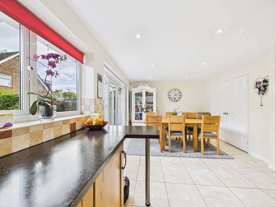 4 bed semi-detached house for sale in Heath Way, Horsham  - Property Image 5