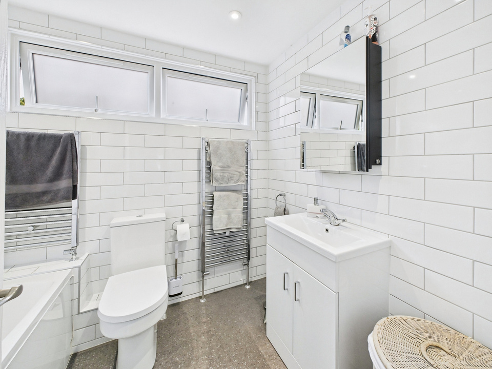 4 bed semi-detached house for sale in Heath Way, Horsham  - Property Image 7