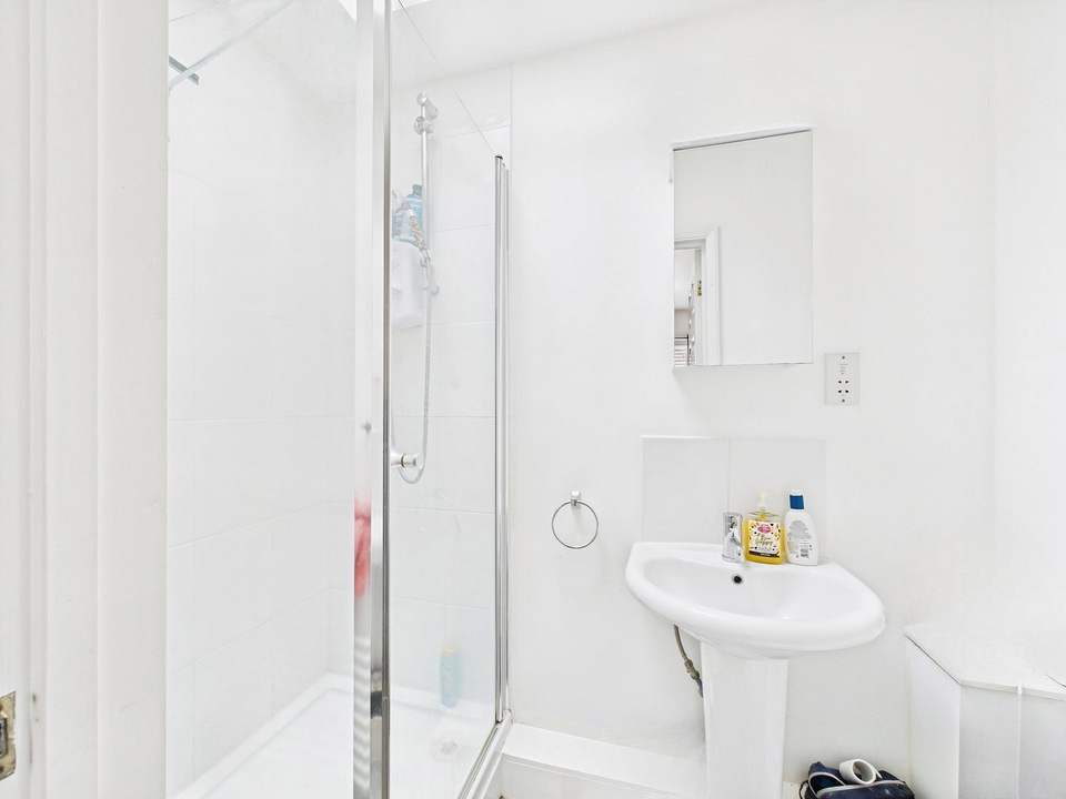 4 bed semi-detached house for sale in Heath Way, Horsham  - Property Image 8