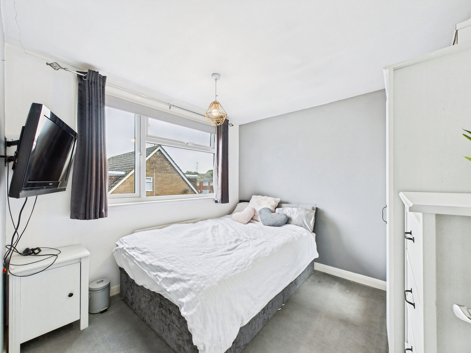 4 bed semi-detached house for sale in Heath Way, Horsham  - Property Image 9