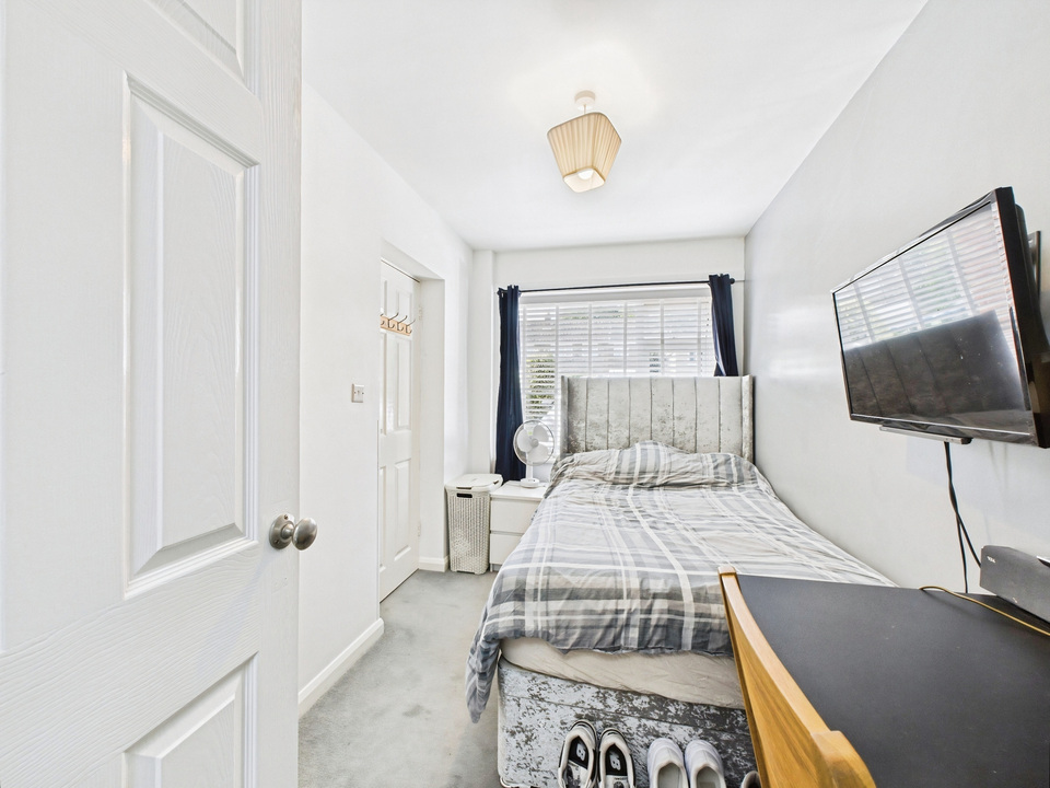 4 bed semi-detached house for sale in Heath Way, Horsham  - Property Image 12