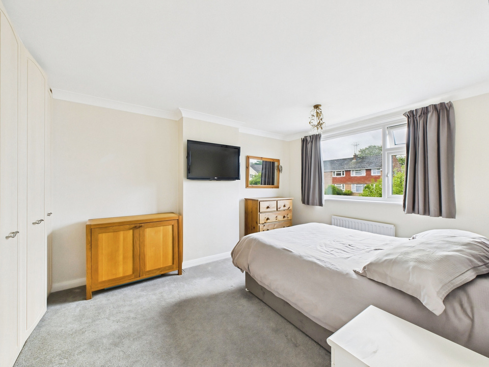 4 bed semi-detached house for sale in Heath Way, Horsham  - Property Image 13