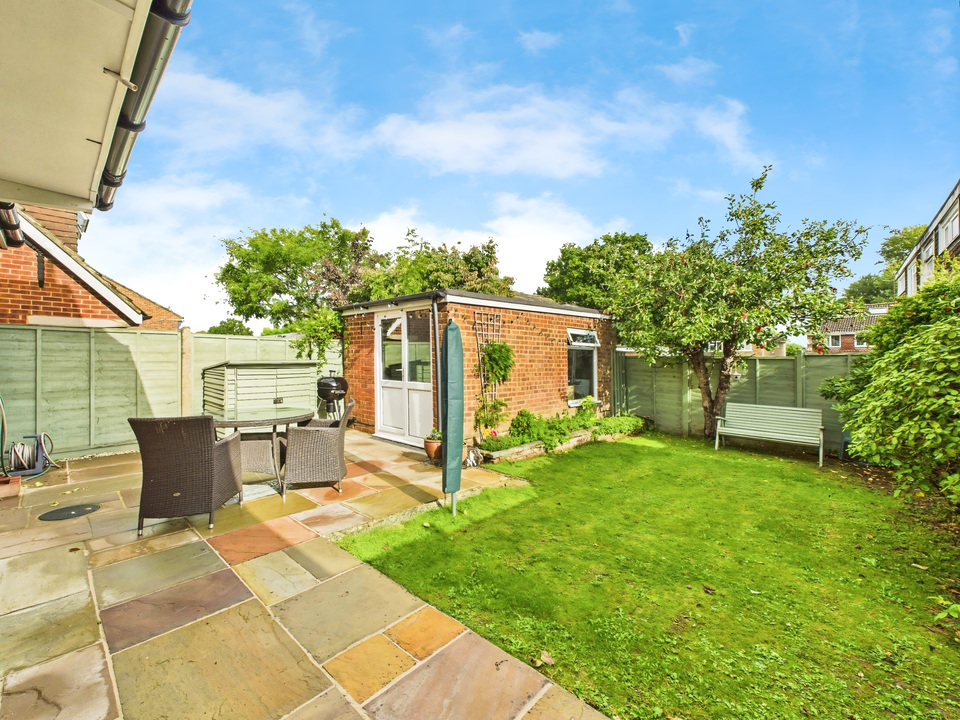 4 bed semi-detached house for sale in Heath Way, Horsham  - Property Image 14
