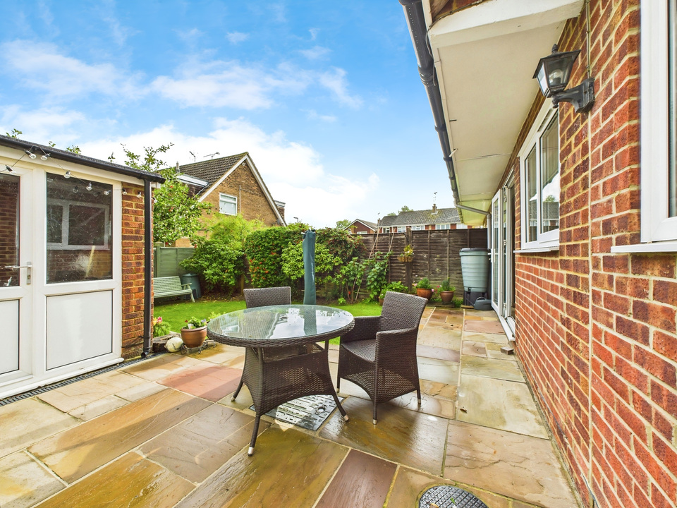 4 bed semi-detached house for sale in Heath Way, Horsham  - Property Image 15