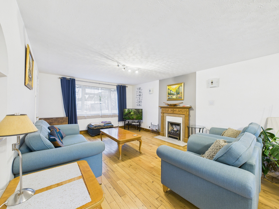 5 bed detached house for sale in Lambs Farm Road, Horsham - Property Image 2