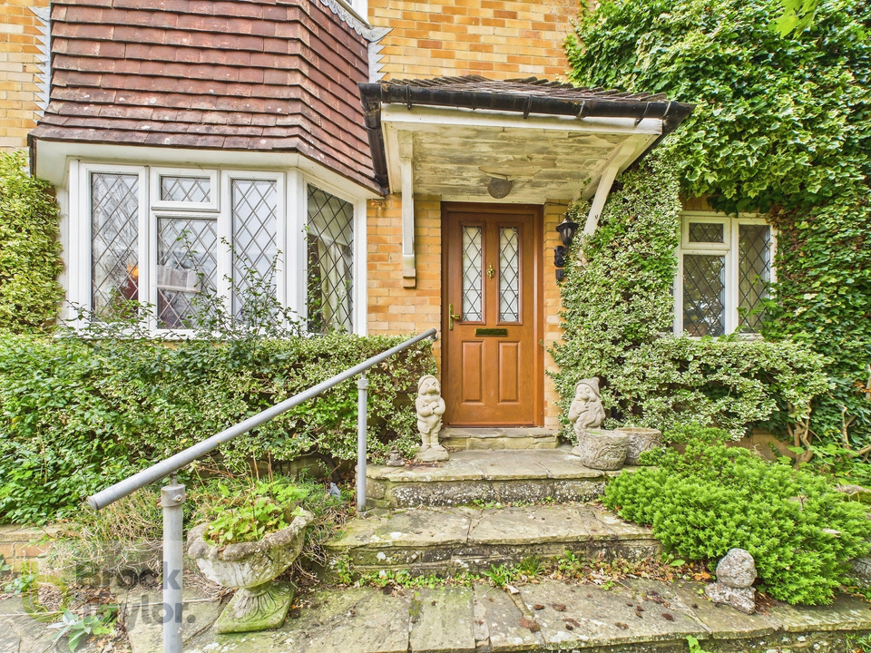 4 bed detached house for sale in Savill Road, Lindfield  - Property Image 3