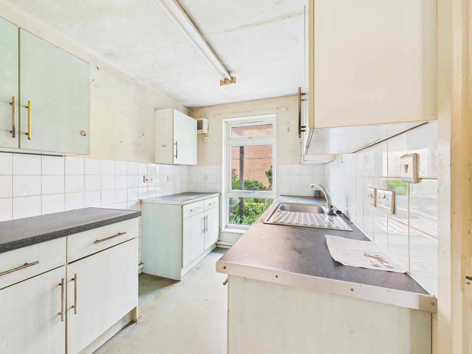 2 bed apartment for sale in Serrin Way, Horsham  - Property Image 3