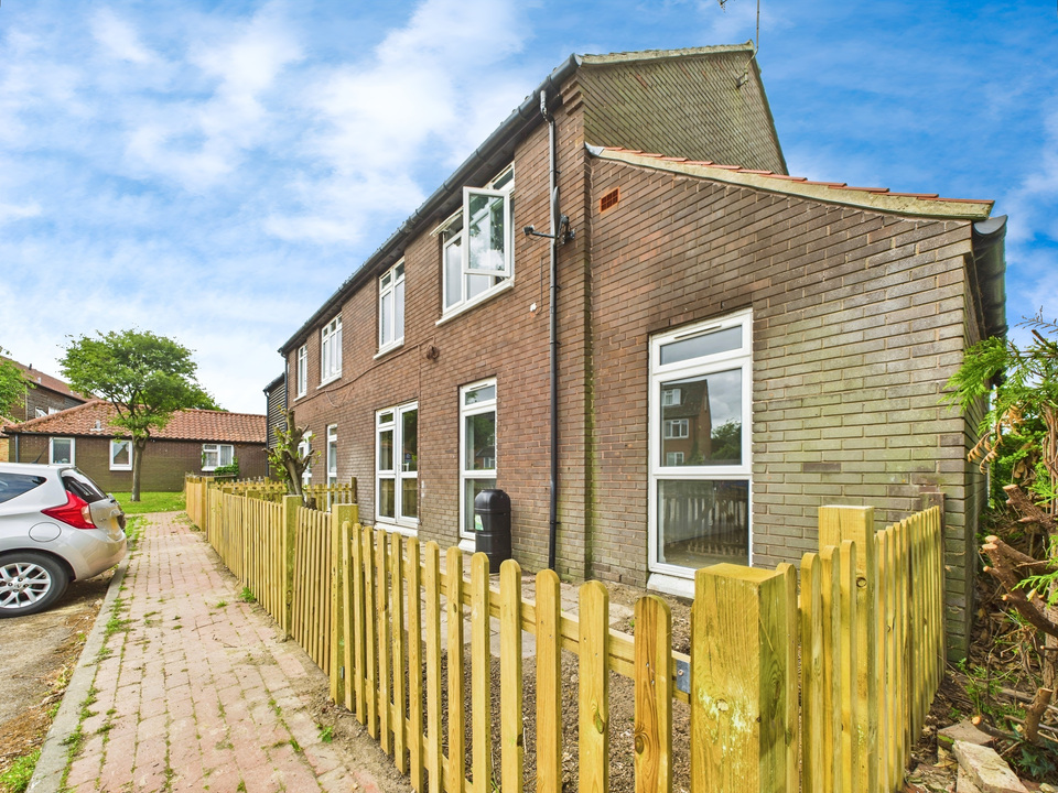 2 bed apartment for sale in Serrin Way, Horsham  - Property Image 7