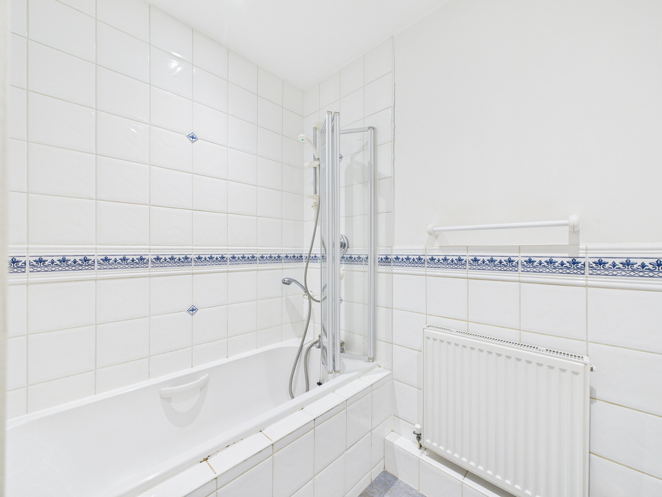 1 bed apartment for sale in Wimblehurst Road, Horsham  - Property Image 6