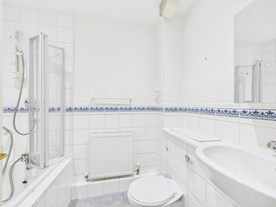 1 bed apartment for sale in Wimblehurst Road, Horsham  - Property Image 7