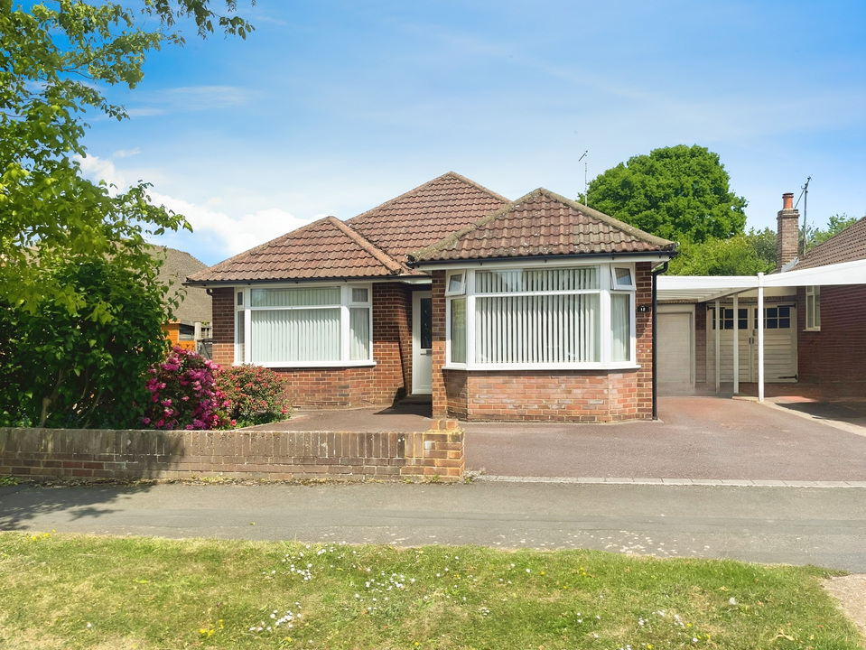 2 bed detached bungalow for sale in Agate Lane, Horsham